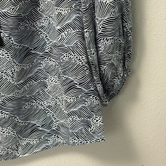 Reyn Spooner Molokai Channel 3/4 Sleeve Blouse Size S Black White Print Hawaiian - Picture 3 of 13